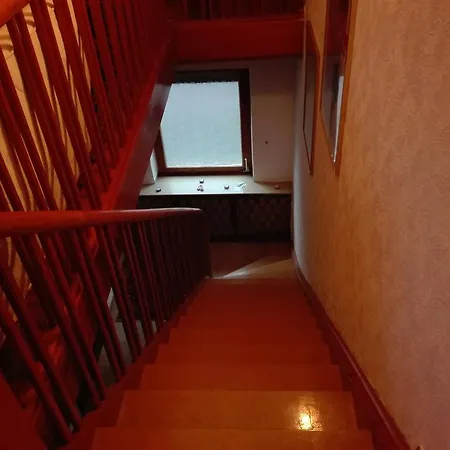 Homestay Ferienwohnung Maj Neuss